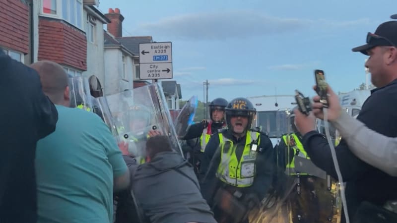 Všechno špatně, hořekuje babička vraha po ubodání mladíka. Chyba britské policie budí vášně