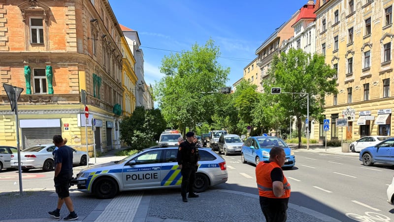 Hromadná nehoda v centru Prahy: Cizinec naboural tři auta, jedna osoba utrpěla zranění