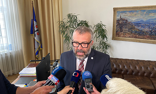 Stojím hnutí ANO v cestě k ovládnutí Senátu, naznačuje odvolaný primátor Korč