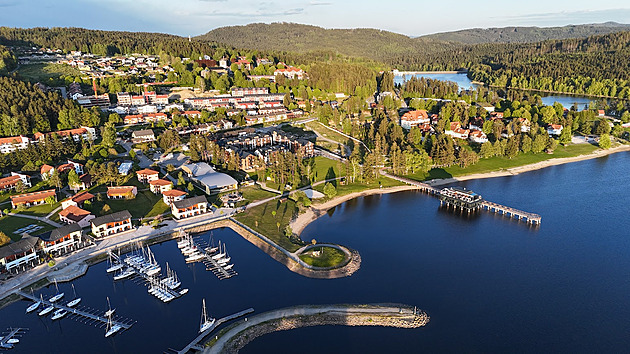 České Lago di Garda? Lipno láká na vítr v plachtách, horské hřebeny i stopu UNESCO
