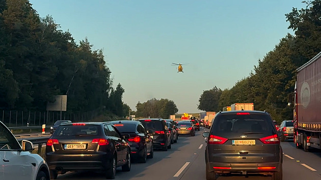 Nehoda tří aut uzavřela D1 ve směru na Brno, provoz byl obnoven