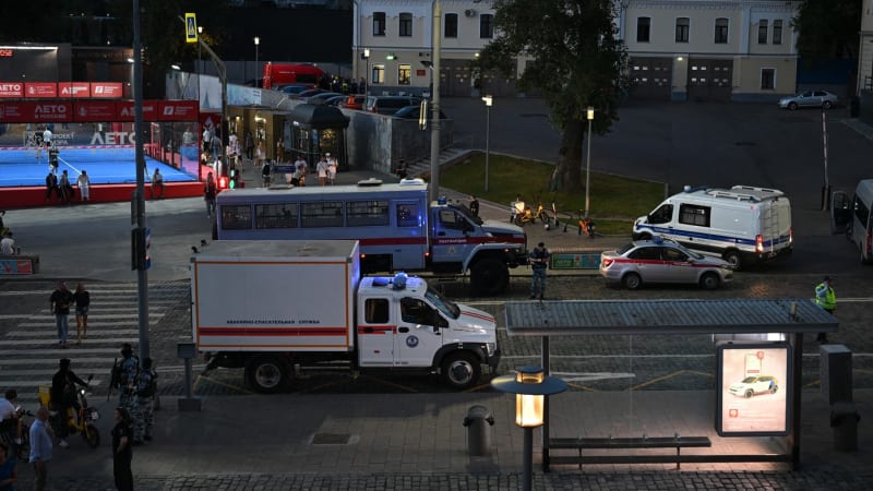 Smrtící exploze u luxusní restaurace v Moskvě: Bombu měla odpálit žena. Byl cílem generál?