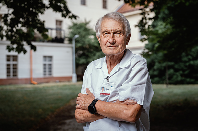 Každý pohyb je dobrý, ale tenis vám přidá dokonce deset let, říká profesor Raboch