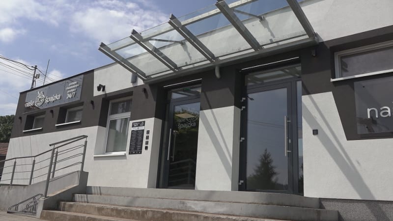 Virtuální prodavačka Hana radí lidem z vesnice. Na Zlínsku mají unikátní samoobslužnou prodejnu