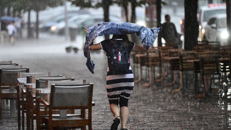Zpřísněná VÝSTRAHA kvůli silným bouřkám: Meteorologové varují před výrazným zvýšením hladin řek