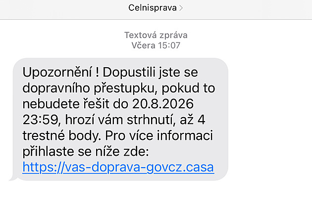 Další vlna podvodných SMS. Urychleně zaplaťte pokutu, vyzývají falešní celníci